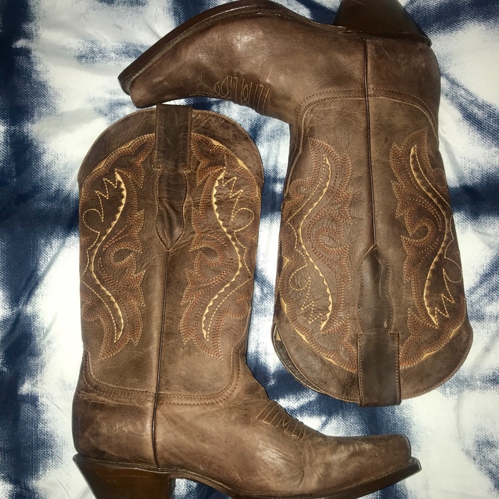 New Lady’s Pointed Toe Cowboy Boots
